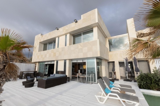 Villa Pieds Dans L'eau with Pool For Sale In Kfar Aabida, Batroun — 11