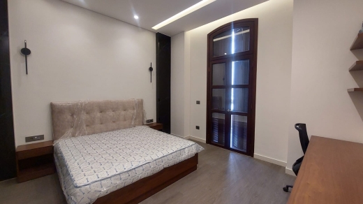 Refined Office with Private Suite/Apartment For Sale in Down Town — 5