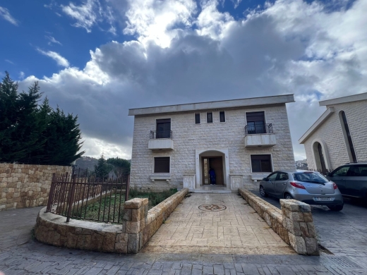 A Modern Elegant Villa With Garden For Sale in Souk El Gharb, Aley — 11