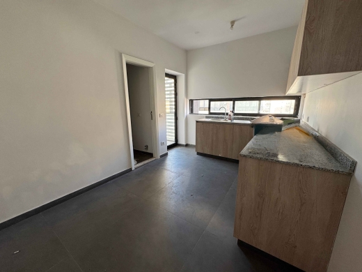 Bright Apartment For Sale in Tarik El Jdideh, Mazraa — 2