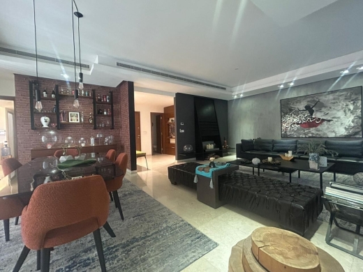 Elegant Apartment For Sale in Clemenceau, Ras Beirut — 2