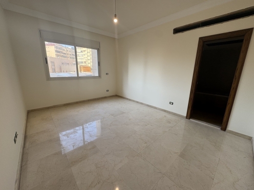 Spacious Apartment For Sale in Ramlet El Bayda — 7