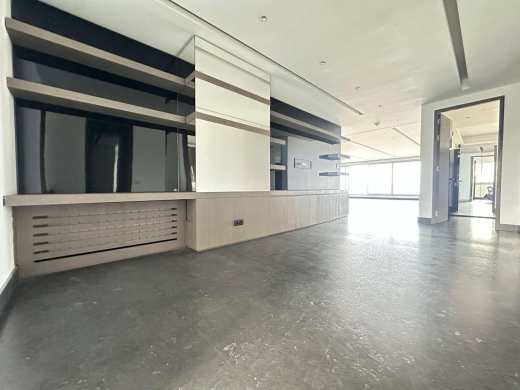 High-End Apartment with Sea View For Sale in Clemenceau, Ras Beirut — 6