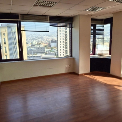130 SQM Office For Sale in a Commercial Center in Dekweneh