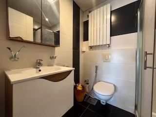 Spacious 4-Bedroom Apartment For Sale in Sanayeh, Ras Beirut — 11