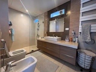 Spacious 4-Bedroom Apartment For Sale in Sanayeh, Ras Beirut — 12