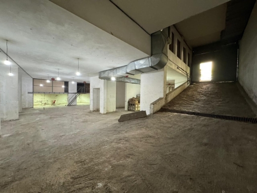 Spacious Warehouse For Rent in Hazmieh
