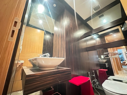 Beautiful 3-Bedroom Apartment For Sale in Down Town — 11