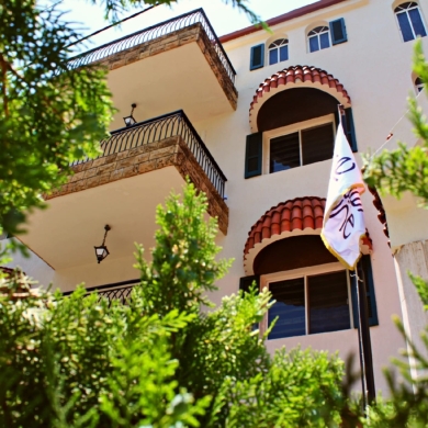 1,000 SQM Hotel For Sale in Ainab, Aley
