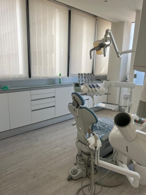 Furnished Equipped Dental Clinic For Rent in A Commercial Center in Antelias — 8
