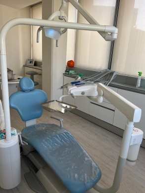 Furnished Equipped Dental Clinic For Rent in A Commercial Center in Antelias — 5