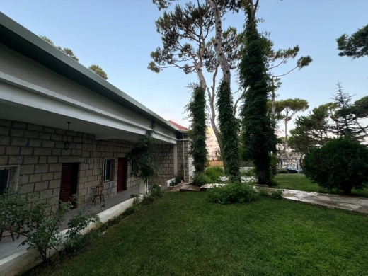 Individual House With Garden For Rent in Bolonia