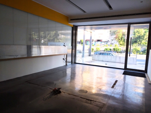Shop for Rent On The Highway Of Zouk Mikael
