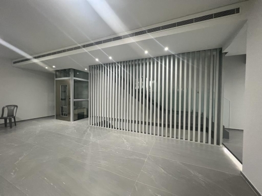 386 SQM 3-Level Shop For Sale in Achrafieh, Sodeco — 2