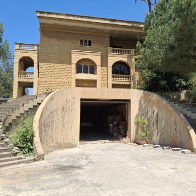 3,883 SQM Land with Villa For Sale in Naccache