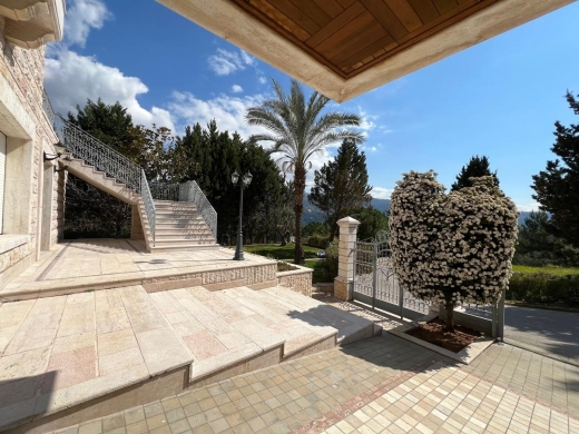 Semi-Furnished Amazing Villa With Pool For Rent in Fatqa