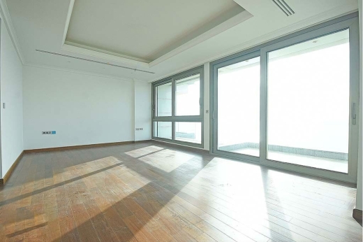 Luxurious & High-End Apartment with Sea view For Sale in Rawche, Ras Beirut — 3