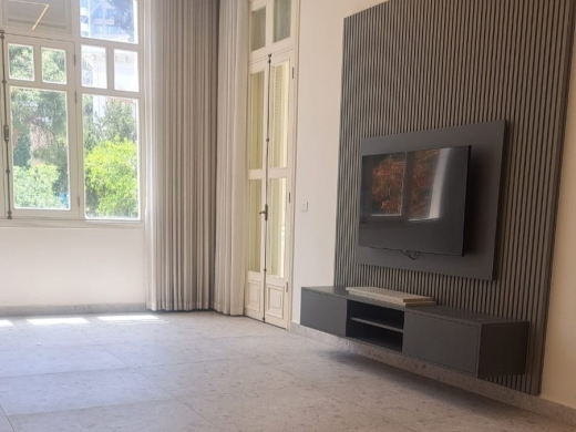 Furnished 3-Bedroom Apartment For Rent in Ain Al Mraiseh, Ras Beirut