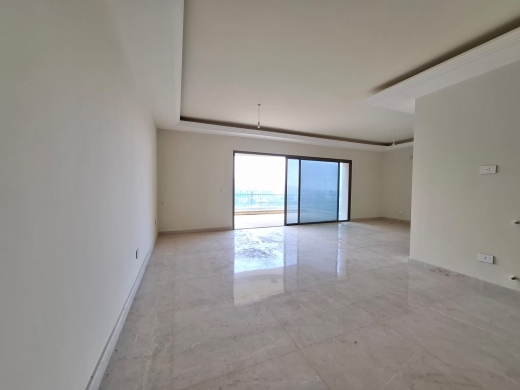 Spacious 3-Bedroom Apartment With Garden For Sale in Shayle