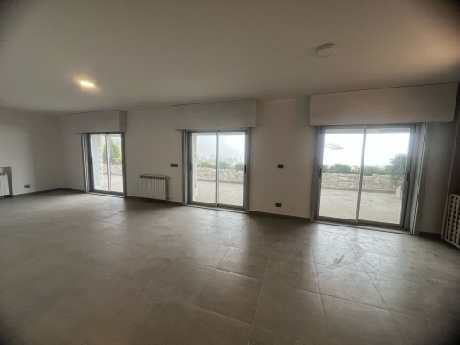 Luxurious Town House For Rent in Fakra Club