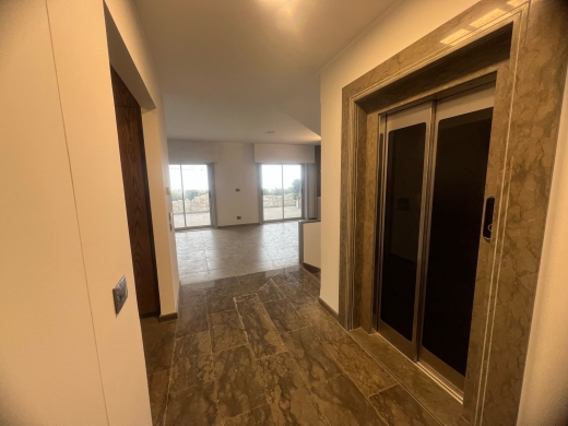 Villa With A Spacious Terrace For Rent in Fakra Club — 20