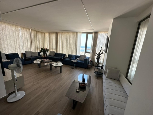 4-Bedroom Unfurnished Apartment with Panoramic Sea View For Sale in Pasteur — 2