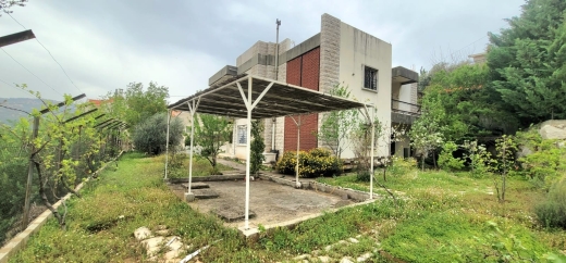 One-of-A Kind Villa With Large Garden For Sale in Daraya, Keserouane — 4