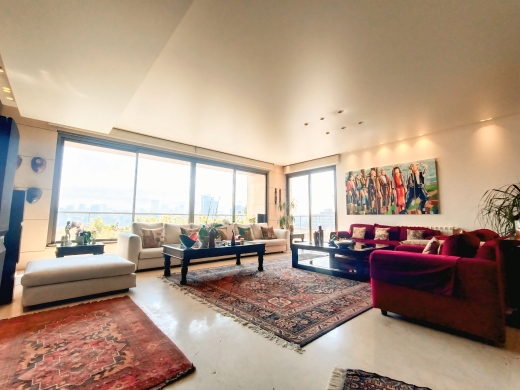 Luxurious Apartment in High-End Building For Sale in Achrafieh, Sioufi