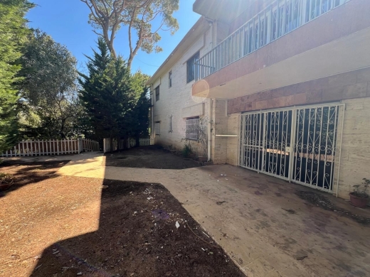 Villa For Sale In A Prime Location in Chalimar, Baabdat — 17