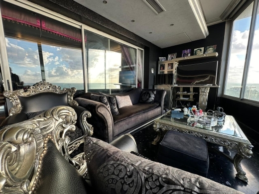 Luxurious Apartment With High-End Finishing For Sale in Rawche