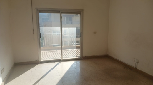 105 SQM Office For Sale In Horsh Tabet