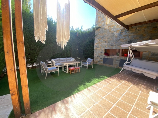 Discover this beautiful fully furnished and equipped villa for sale in Ehden REF#MT139996