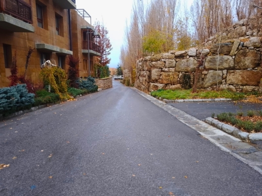 Chalet With Terrace For Rent in a Resort in Fakra, Kfardebian — 14