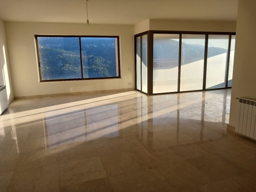 Spacious Apartment With Garden for Sale in Monteverde