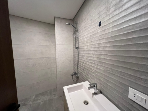 High-End 300 SQM Apartment For Sale in Kfarhbeib — 9