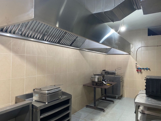 Fully Equipped Central Kitchen for Sale in Furn El Chebbak