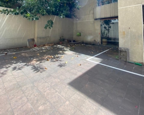 217 SQM Shop with Terrace for Sale In Hamra, Ras Beirut — 2