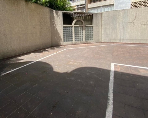 217 SQM Shop with Terrace for Sale In Hamra, Ras Beirut