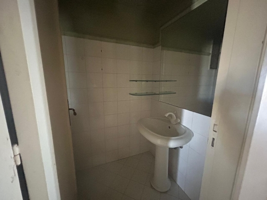 Fixer-Upper! Spacious Apartment In Tallet El-Khayat, Beirut For Sale — 14