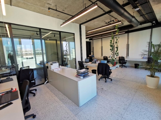 An Amazing Office For Sale in an Iconic Building in Achrafieh — 9