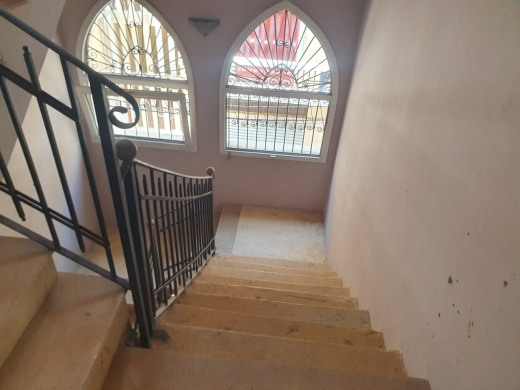 Building of 3 Floors with Front Garden for Sale in Achrafieh — 6