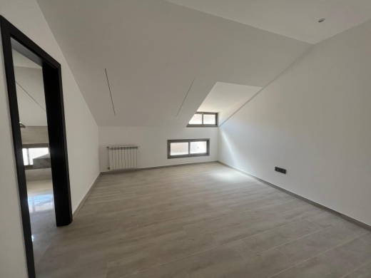 A Duplex With A Breathtaking View for Sale In Adma with A Terrace and A Garden — 5