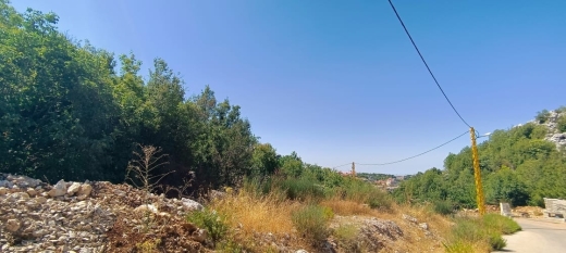 933 SQM Land For Sale In Faytroun