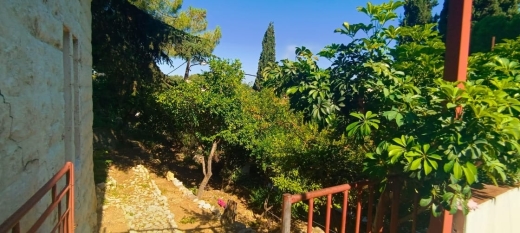 Land for Sale with an Old House In Maaysra — 3