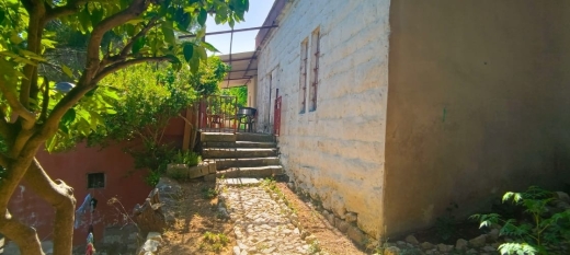Land for Sale with an Old House In Maaysra — 4