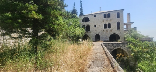 Core And Shell Traditional Lebanese Villa for Sale In Chnaniir