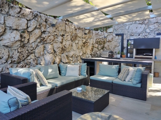 Unfurnished Apartment With Garden And Terrace for Sale In Rayfoun