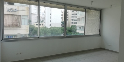 Brand New Office For Sale In A Prime Location Building In Sin El Fil — 2