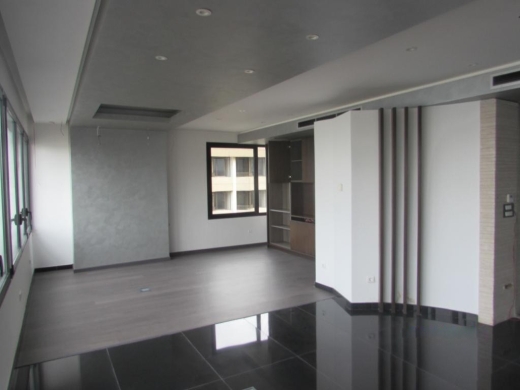 Newly Decorated Office for Sale in Zalka