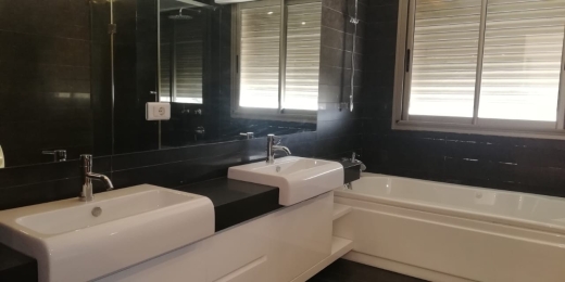 Spacious Apartment for Sale in a classy area of Dik El Mehdi with splendid view — 5